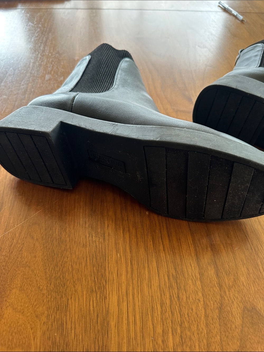 KENNETH COLE Chelsea Boot - Picture 6 of 10